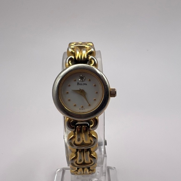 VTG Bulova Women’s Quartz Watch Gold Tone Bracelet Diamond Accent - Picture 3 of 16